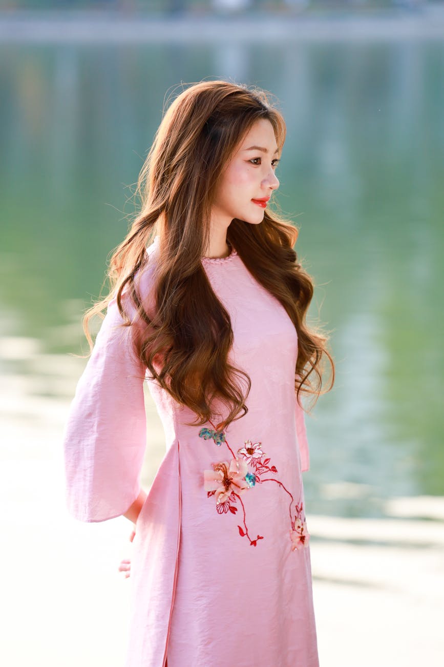 Người Đẹp Việt Qua Các Thời Kỳ — Hành Trình Của Vẻ Đẹp Việt Nam Qua Lịch Sử